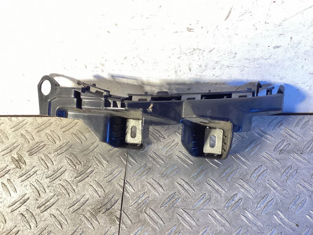 Rear bumper mounting bracket – Mercedes-Benz C-Class W205 (2014-2021)