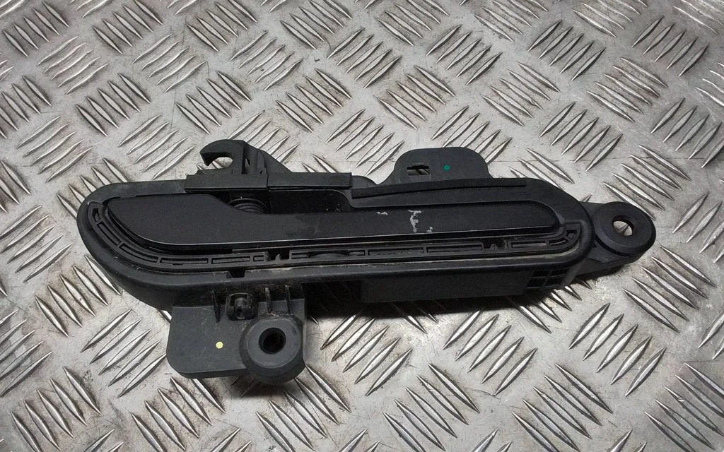 Front door exterior handle – Tesla Model Y (2020-)