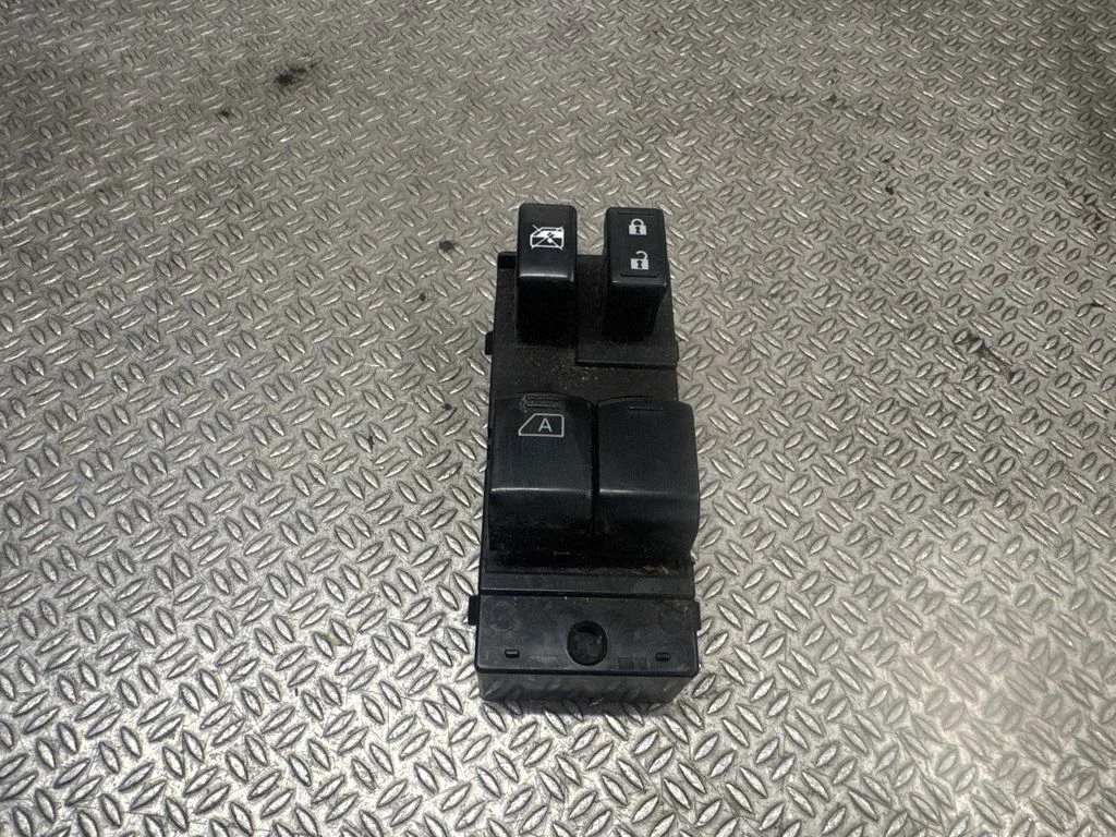 Electric window control switch – Nissan Micra (2011-2016)