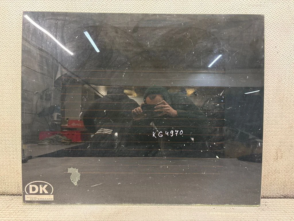 Loading door trunk window/glass – rear left