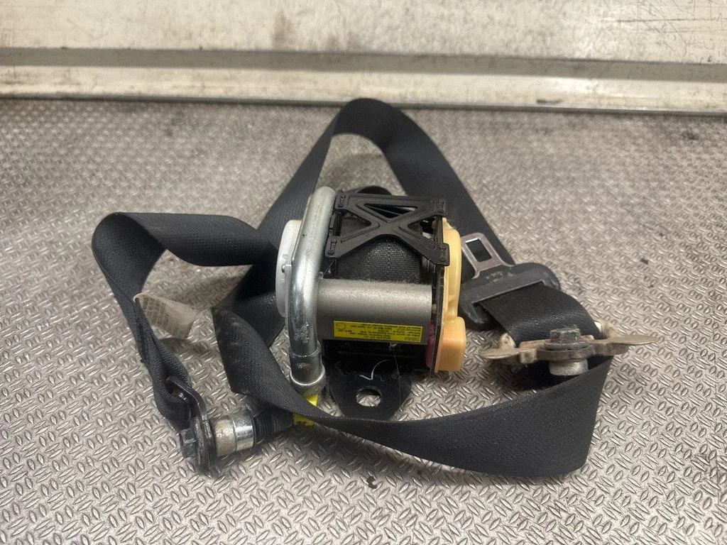 Front seatbelt – Nissan Micra (2011-2016)