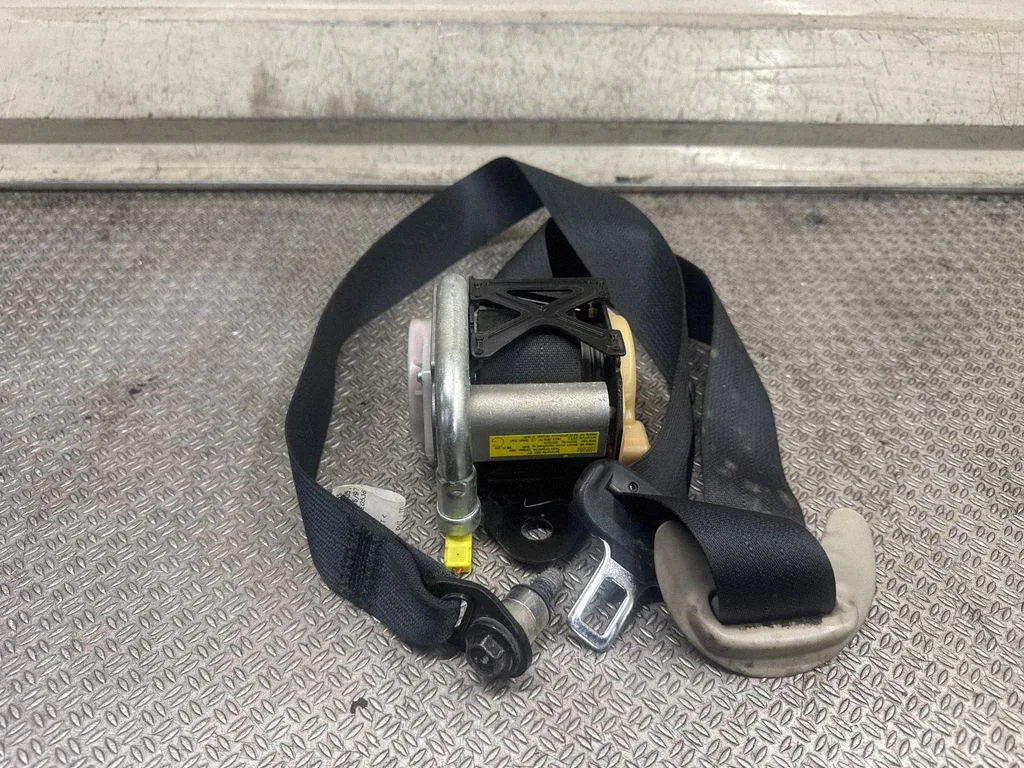Front seatbelt – Nissan Micra (2011-2016)