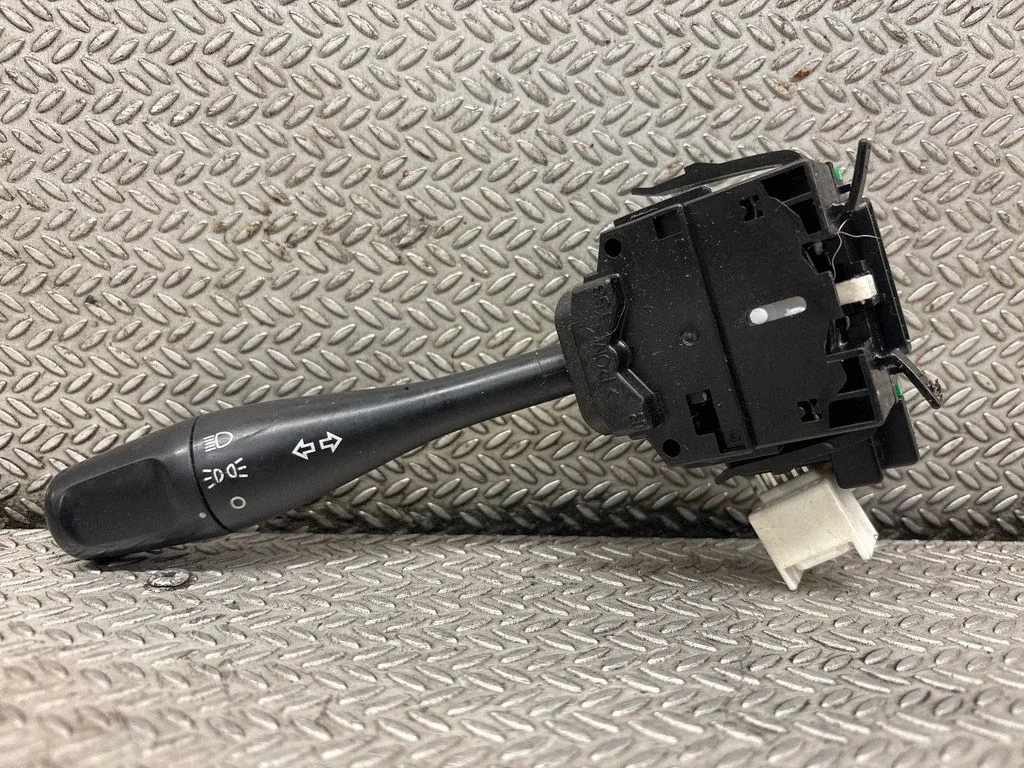 Suunatulede/tulede hoob – Mitsubishi Outlander (2001-2007)