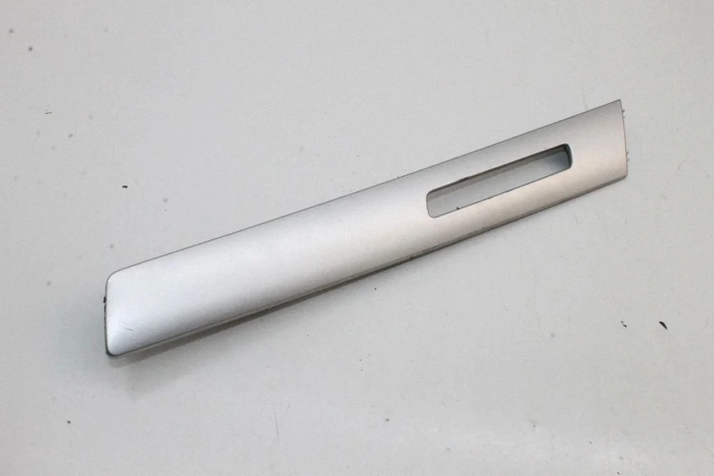 Front door card panel trim – Volkswagen Touareg II (2010-2018)