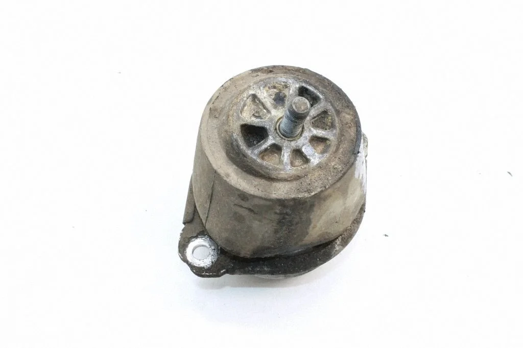 Dzinēja spilvens – Volkswagen Touareg II (2010-2018)