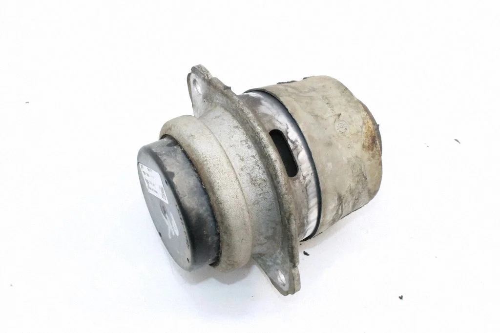 Dzinēja spilvens – Volkswagen Touareg II (2010-2018)