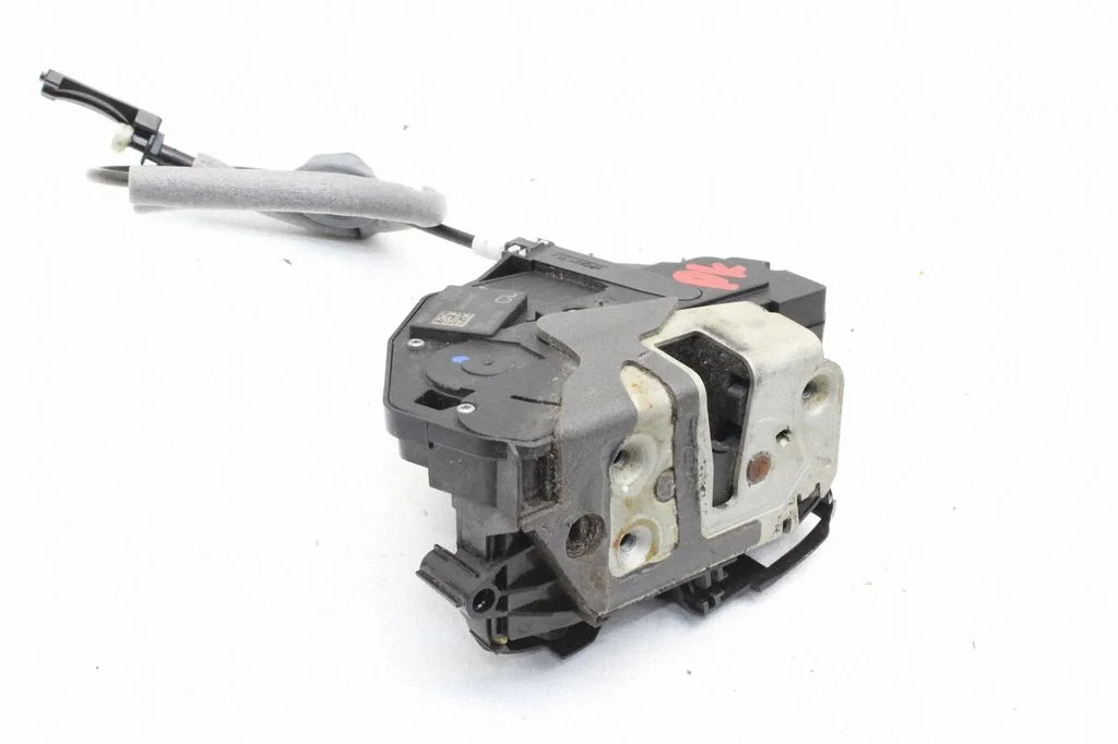 Coupe door lock (next to the handle) – Volvo V60 (2013-2018)