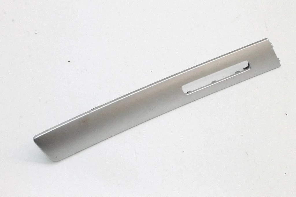 Front door card panel trim – Volkswagen Touareg II (2010-2018)