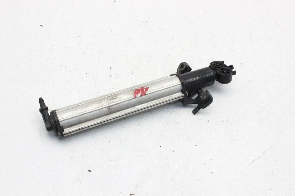Headlight washer spray nozzle – Volvo V60 (2013-2018)