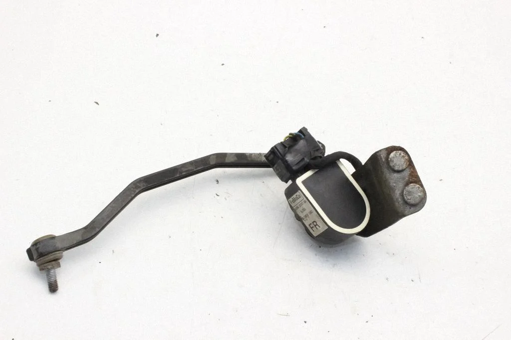 Czujnik poziomu zawieszenia przedniego – Volvo V60 (2013-2018)