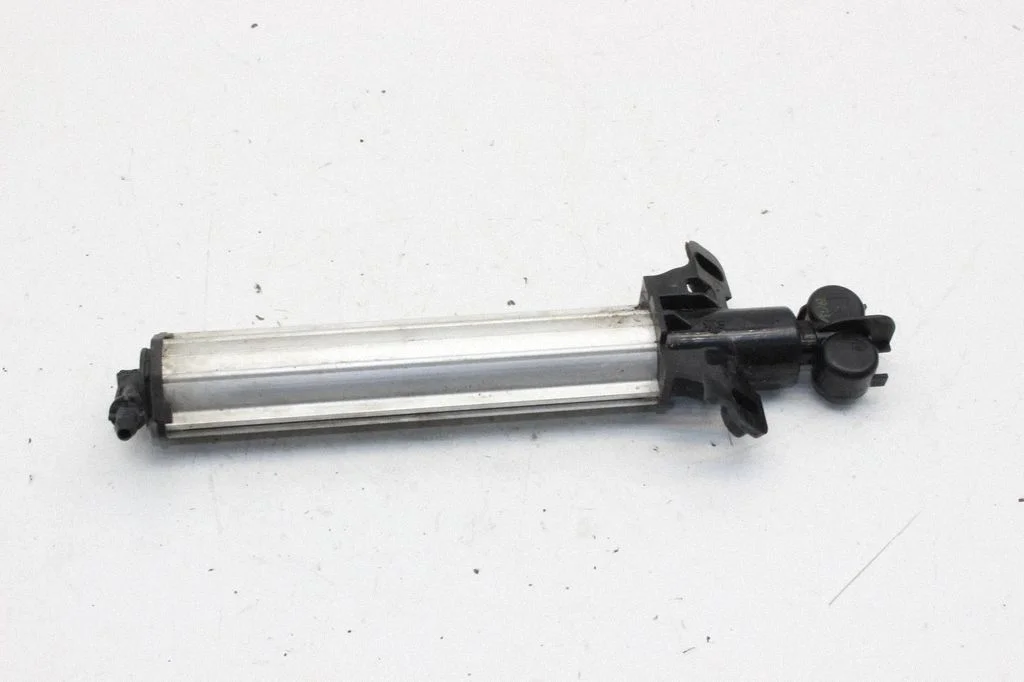 Headlight washer spray nozzle – Volvo V60 (2013-2018)