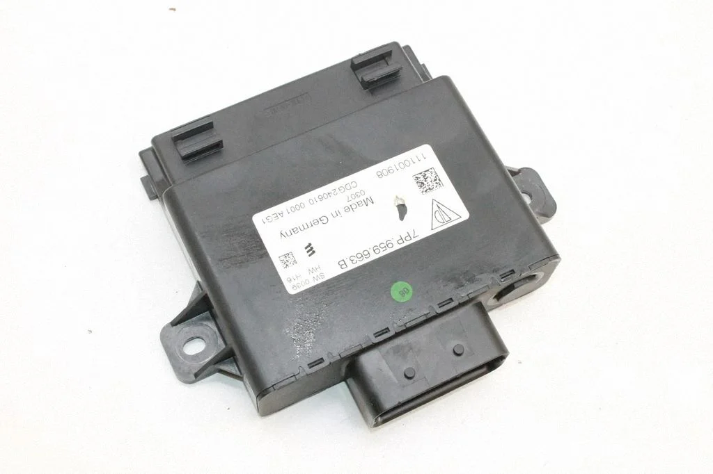 Voltage converter/converter module – Volkswagen Touareg II (2010-2018)