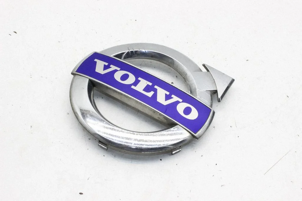 Ražotāja emblēma – Volvo V60 (2013-2018)