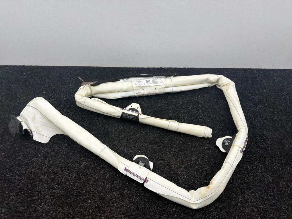 Katuse turvapadi (kardin) – BMW 1-seeria F20 F21 (2011-2019)