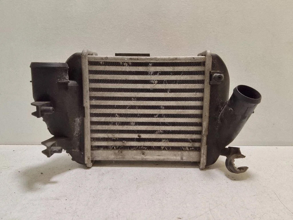 Vahejahuti radiaator – Audi A4 S4 B6 8E 8H (2001-2005)
