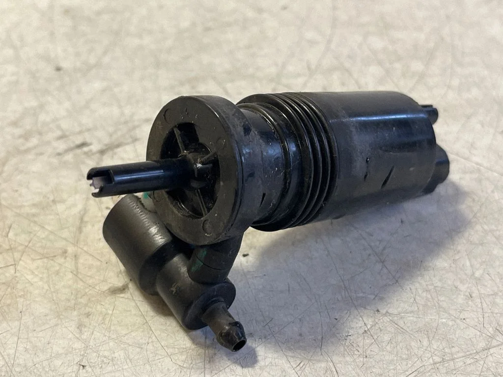 Windscreen/windshield washer pump – Mercedes-Benz B-Class W247 (2018-)