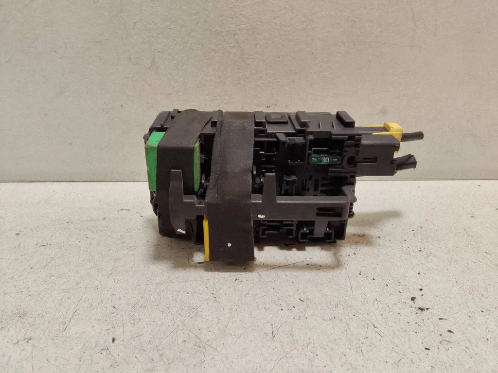 Releju montāžas bloks – Peugeot 208 I (2012-2019)