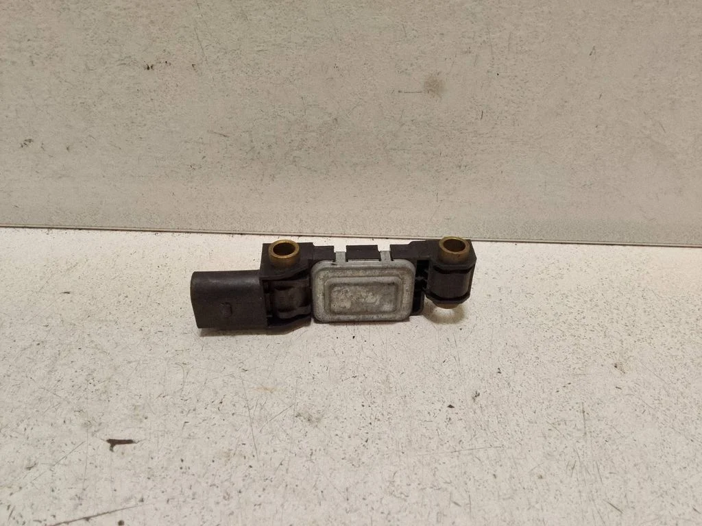 Drošības spilvenu trieciena sensors – Audi A4 S4 B6 8E 8H (2001-2005)