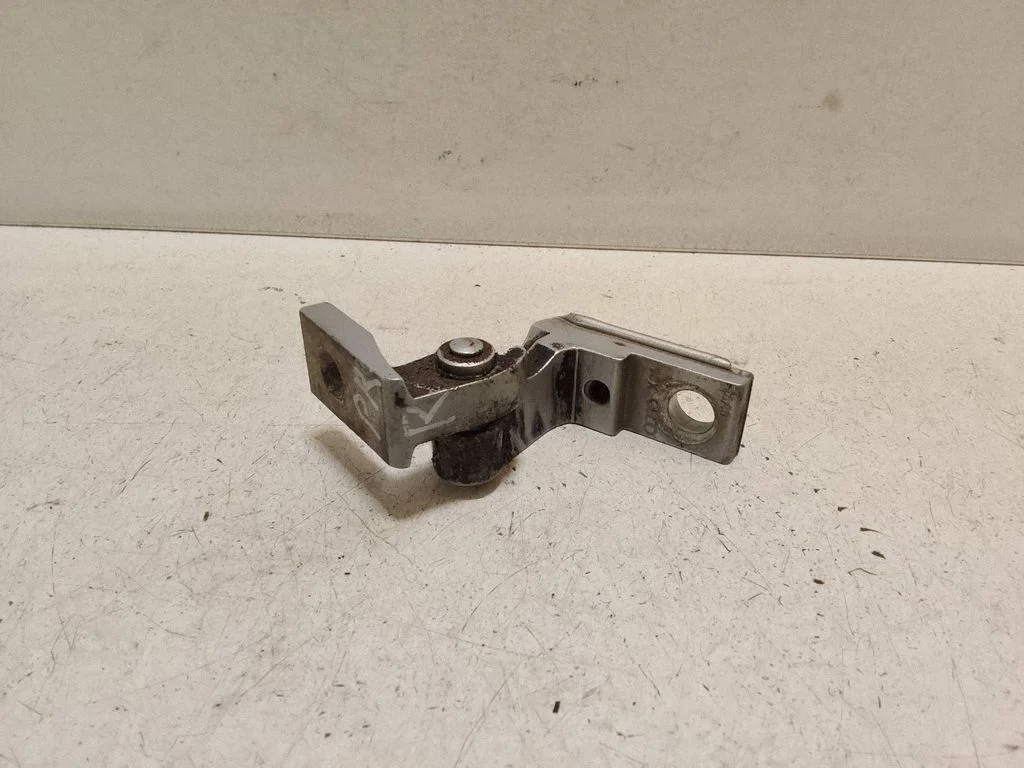 Front door upper hinge – Audi A4 S4 B6 8E 8H (2001-2005)