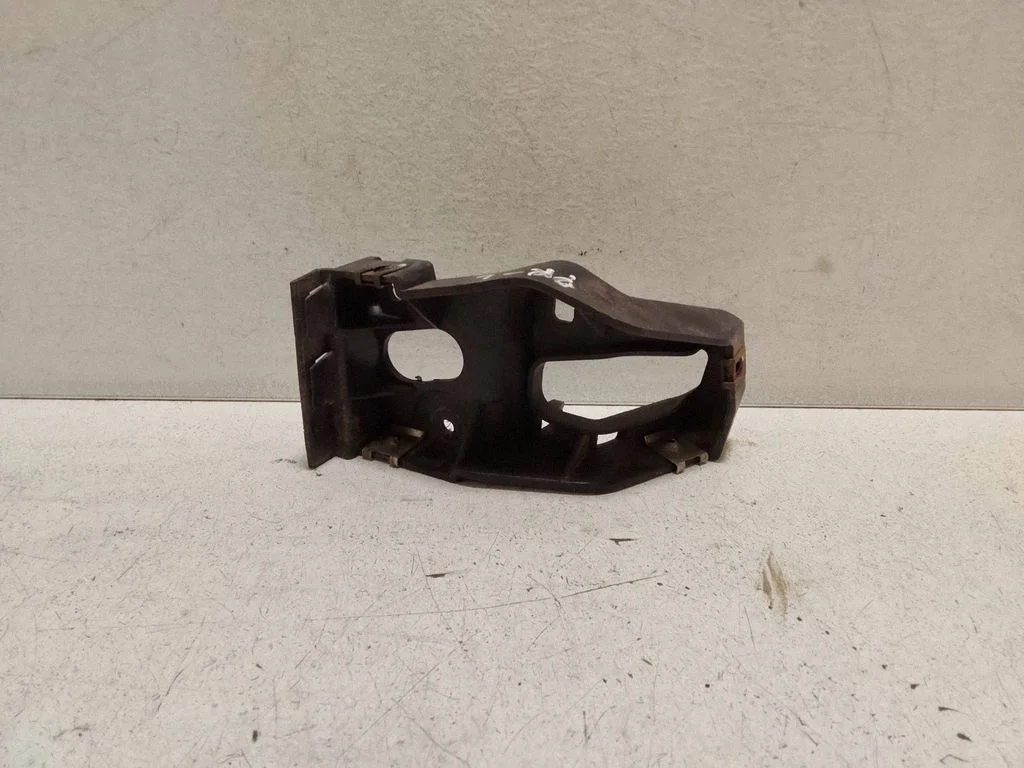 Fender mounting bracket – Audi A4 S4 B6 8E 8H (2001-2005)