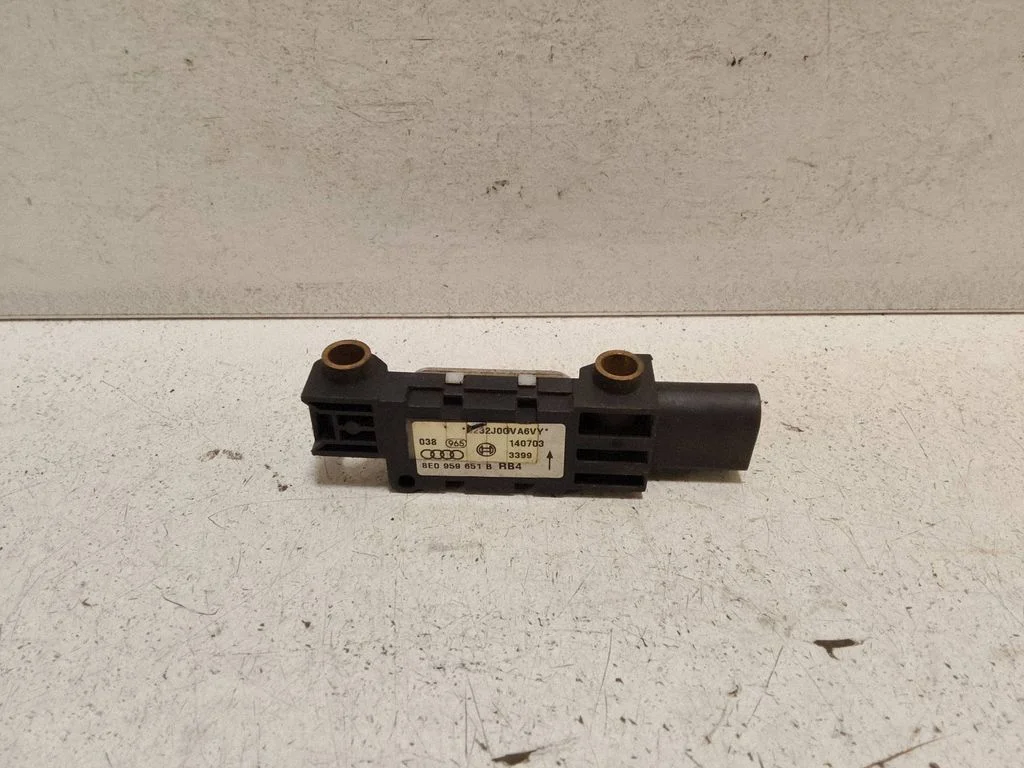 Drošības spilvenu trieciena sensors – Audi A4 S4 B6 8E 8H (2001-2005)