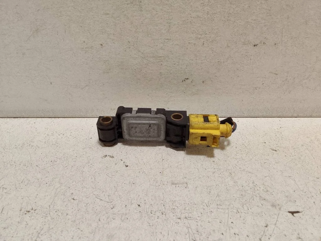 Drošības spilvenu trieciena sensors – Audi A4 S4 B6 8E 8H (2001-2005)