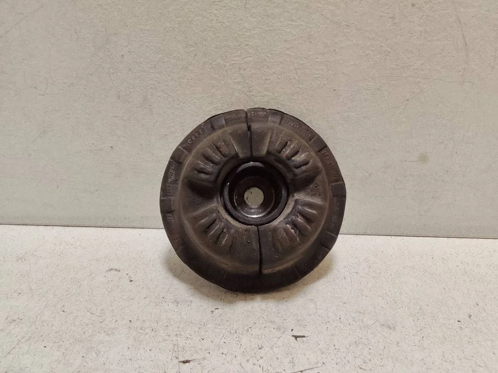 Keerdvedru ülemine tugi – Audi A4 S4 B6 8E 8H (2001-2005)