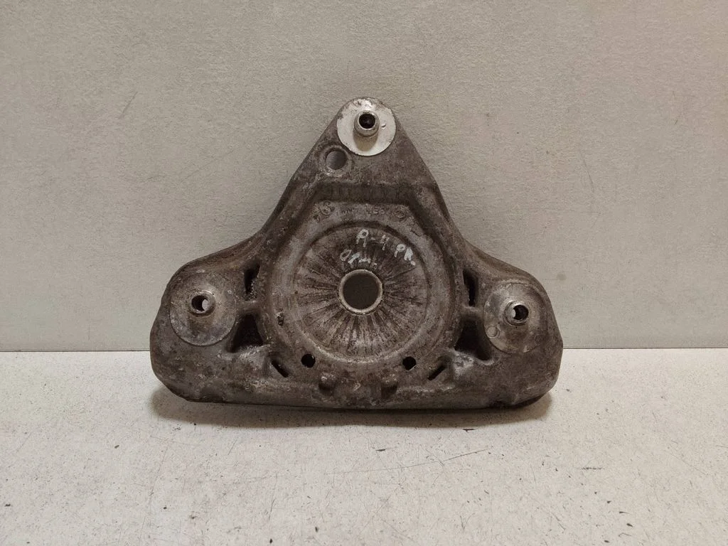 Keerdvedru ülemine tugi – Audi A4 S4 B6 8E 8H (2001-2005)