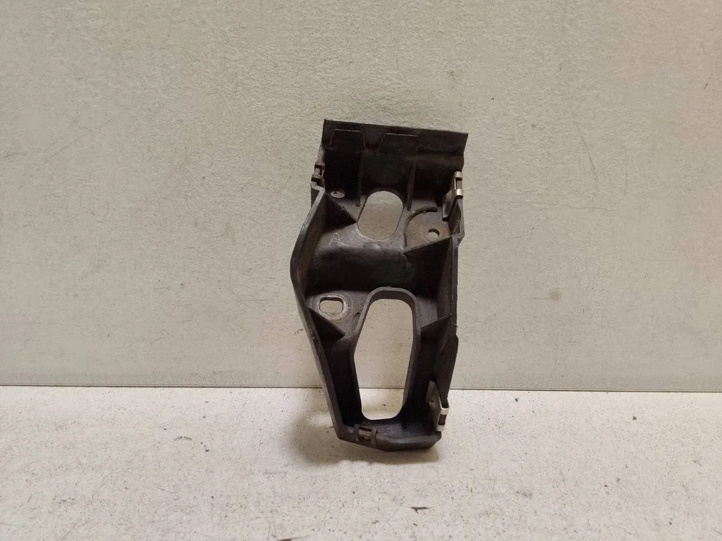 Fender mounting bracket – Audi A4 S4 B6 8E 8H (2001-2005)
