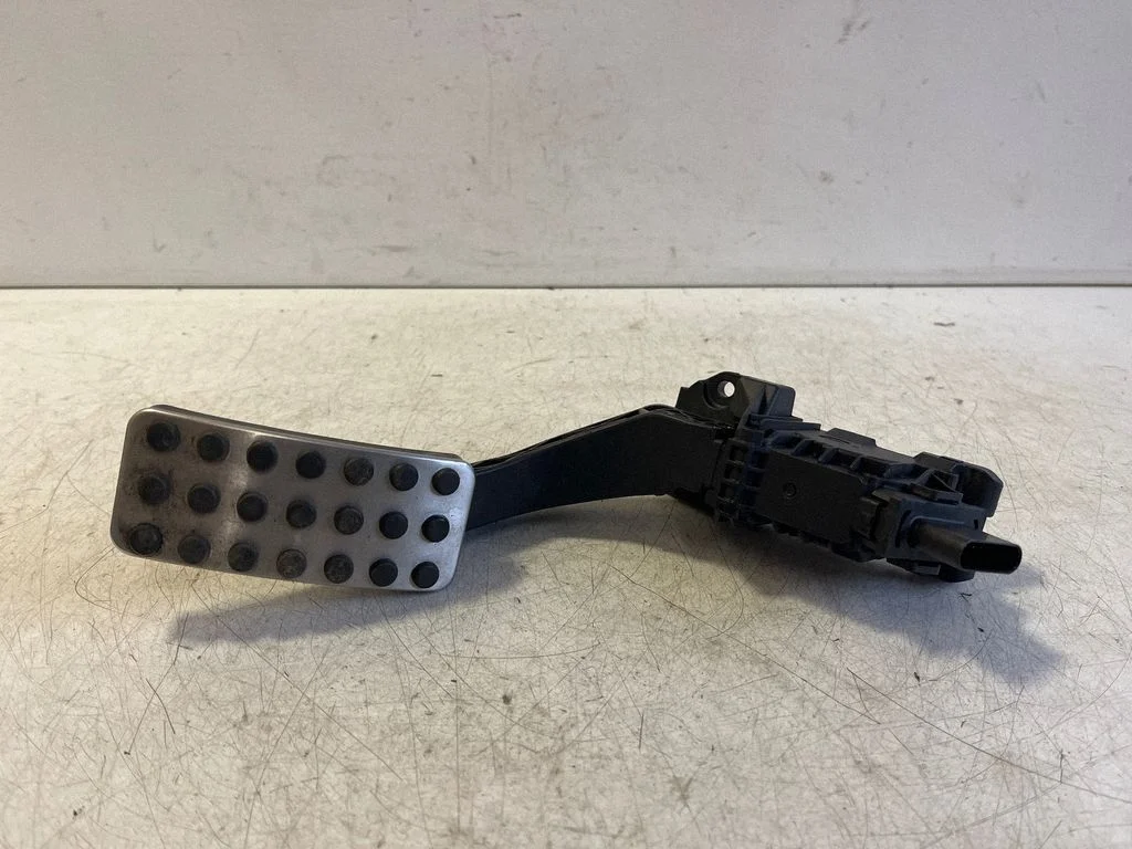 Accelerator throttle pedal – Mercedes-Benz B-Class W247 (2018-)