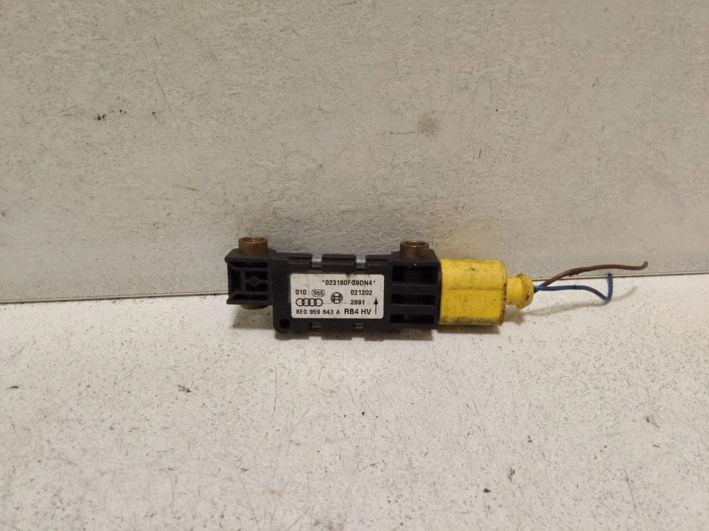 Drošības spilvenu trieciena sensors – Audi A4 S4 B6 8E 8H (2001-2005)
