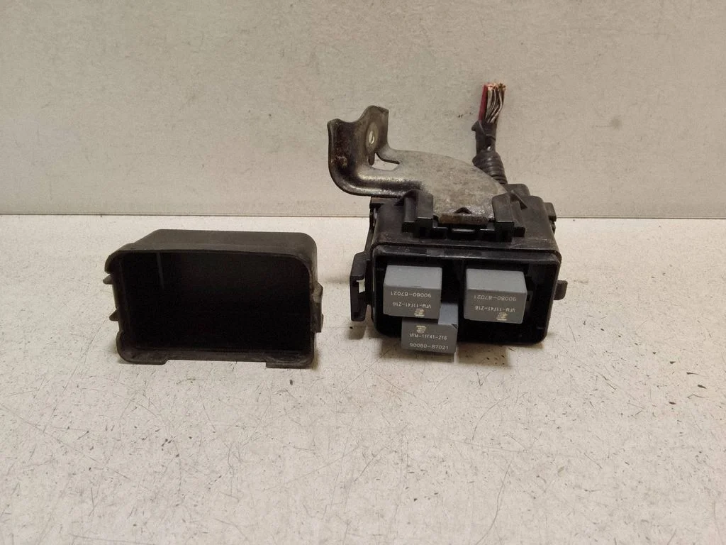 Releju montāžas bloks – Toyota Avensis T270 (2012-2015)