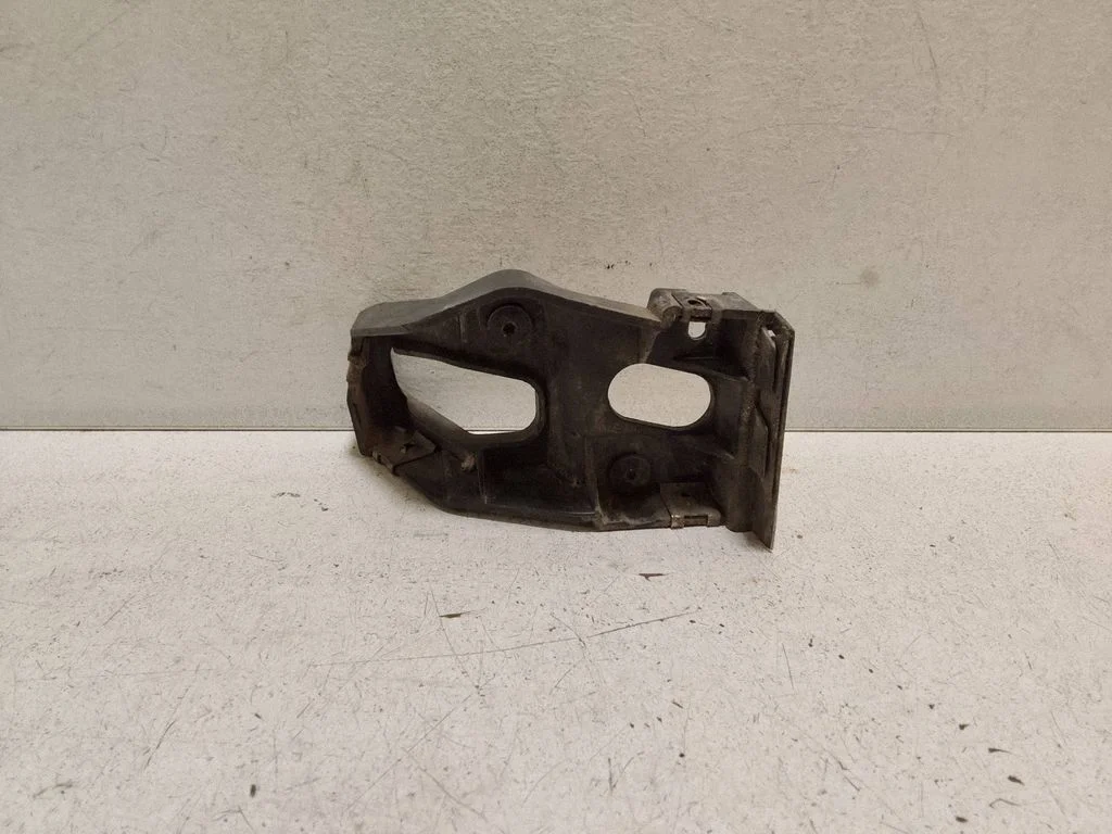 Fender mounting bracket – Audi A4 S4 B6 8E 8H (2001-2005)
