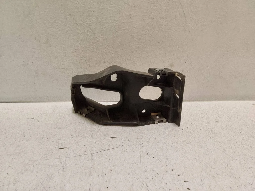 Fender mounting bracket – Audi A4 S4 B6 8E 8H (2001-2005)