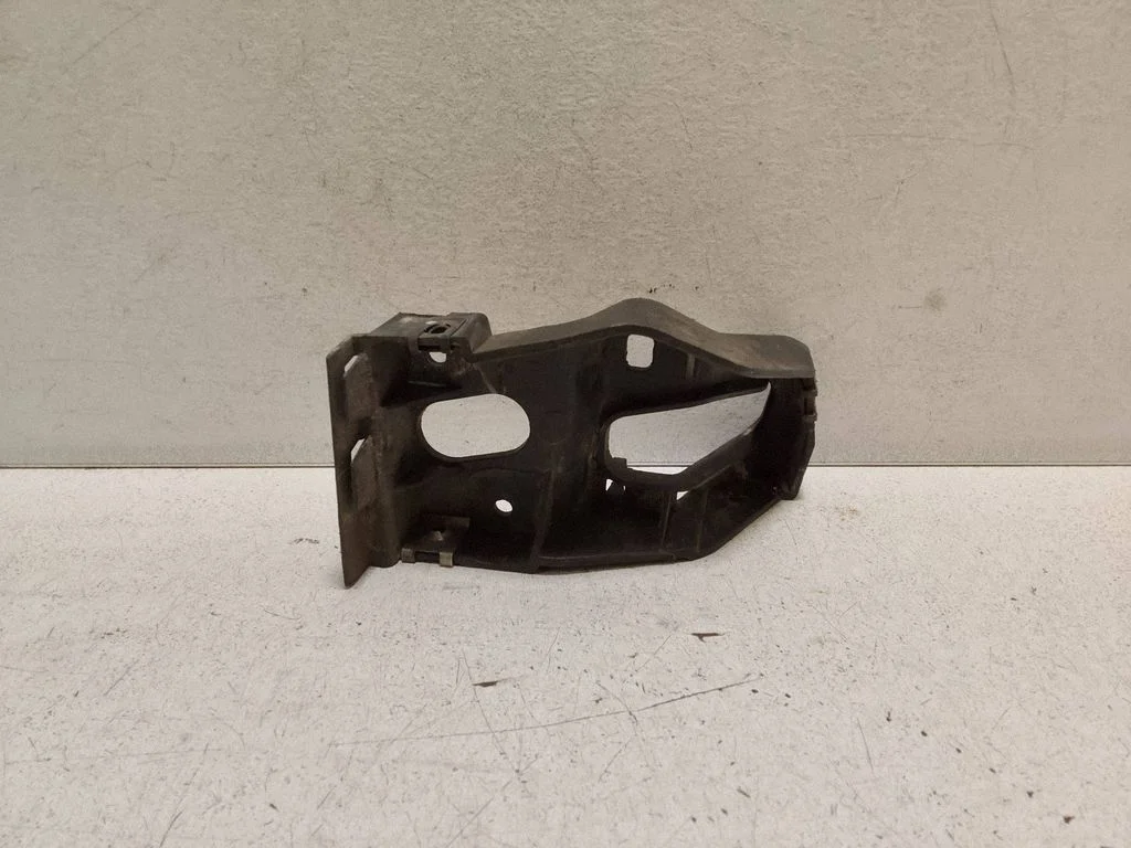 Fender mounting bracket – Audi A4 S4 B6 8E 8H (2001-2005)