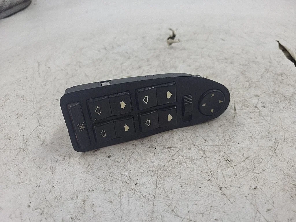 Electric window control switch – BMW 5 Series E39 (1996-2003)