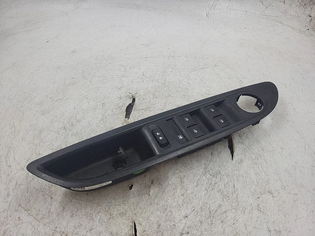 Electric window control switch – Opel Mokka (2012-2016)