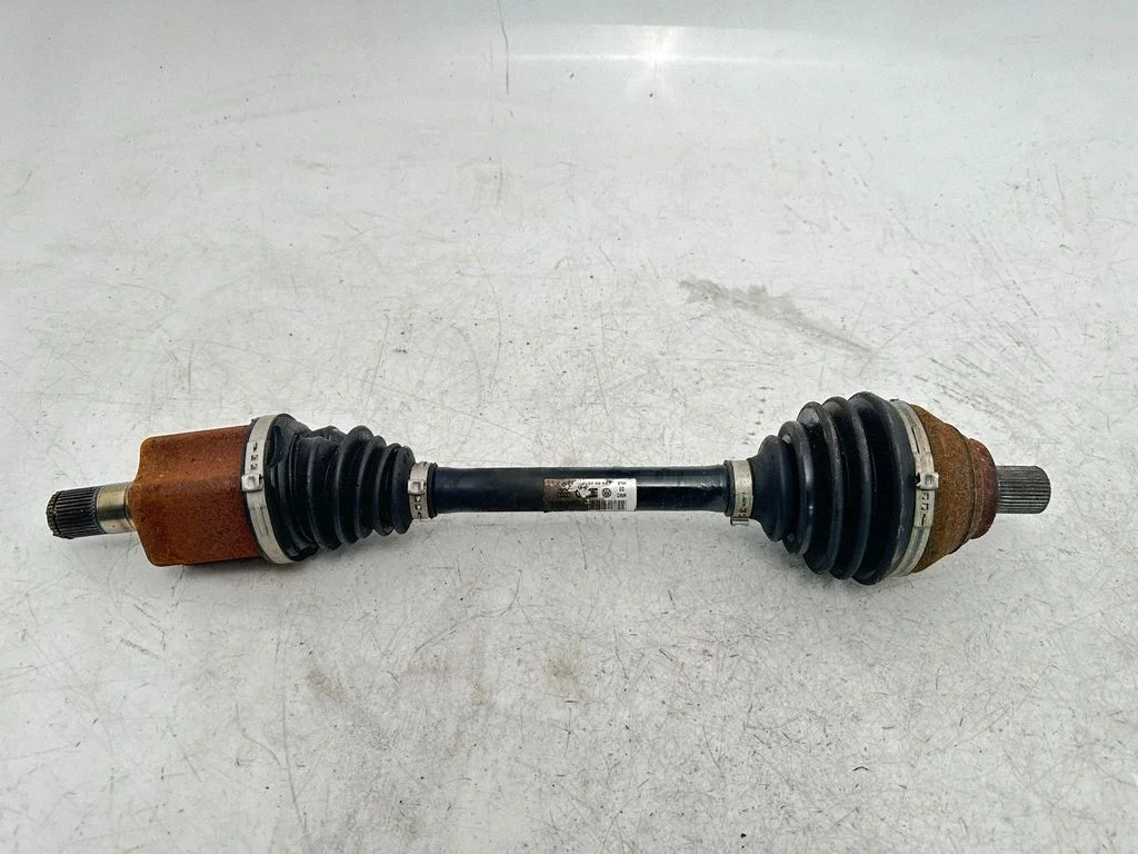 Eesmine pooltelg – Volkswagen Passat B8 USA (2016-2023)