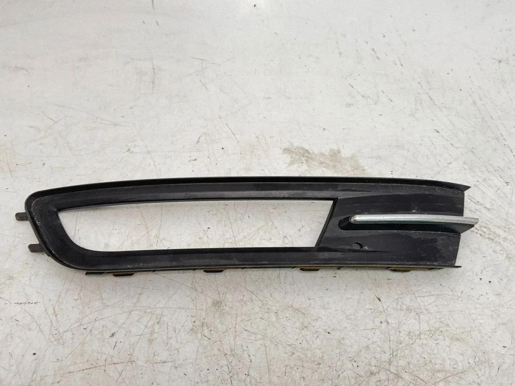 Kratka / ramka halogenu – Volkswagen Passat B8 USA (2016-2023)