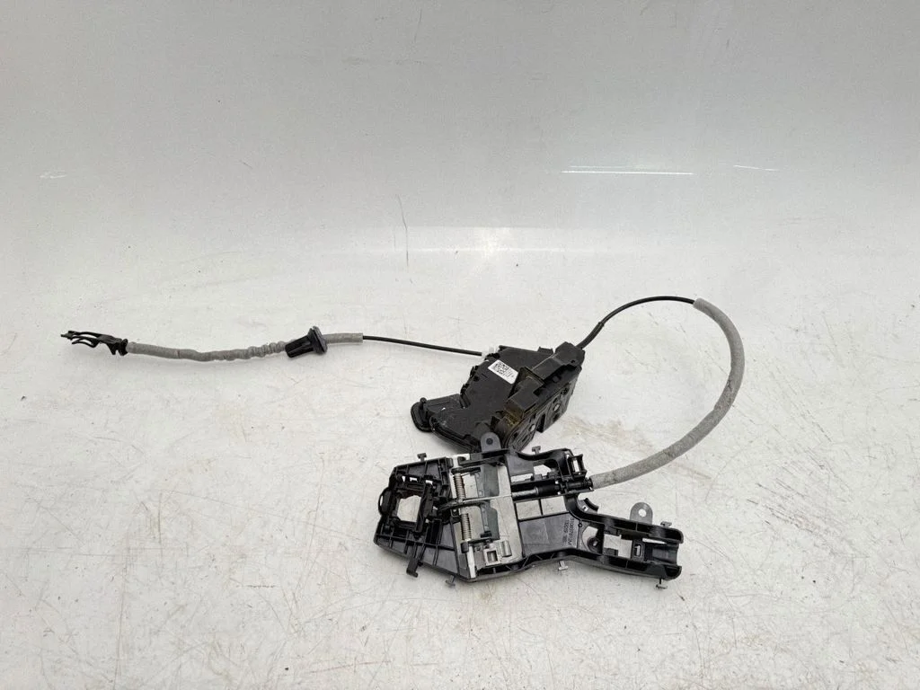 Zamek drzwi przednich – Volkswagen Passat B8 USA (2016-2023)