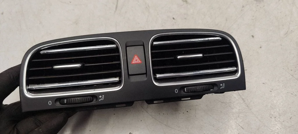Dash center air vent grill – Volkswagen Golf VI (2008-2013)