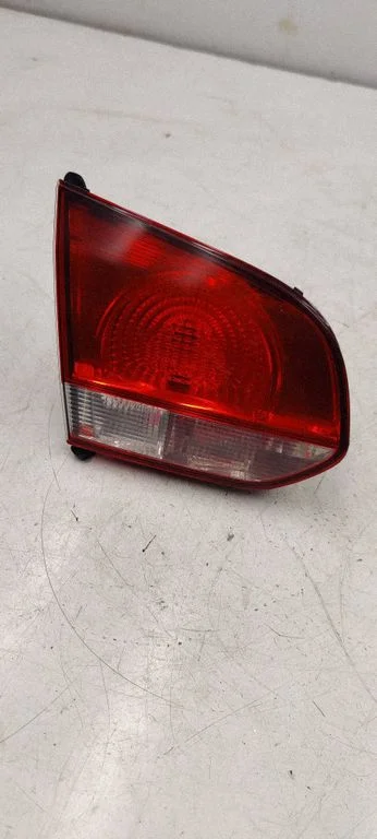 Lampa tylna w klapie – Volkswagen Golf VI (2008-2013)