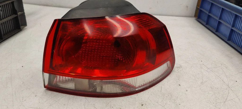 Lampa tylna w błotniku – Volkswagen Golf VI (2008-2013)