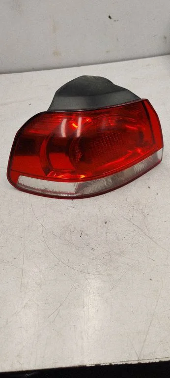 Lampa tylna w błotniku – Volkswagen Golf VI (2008-2013)