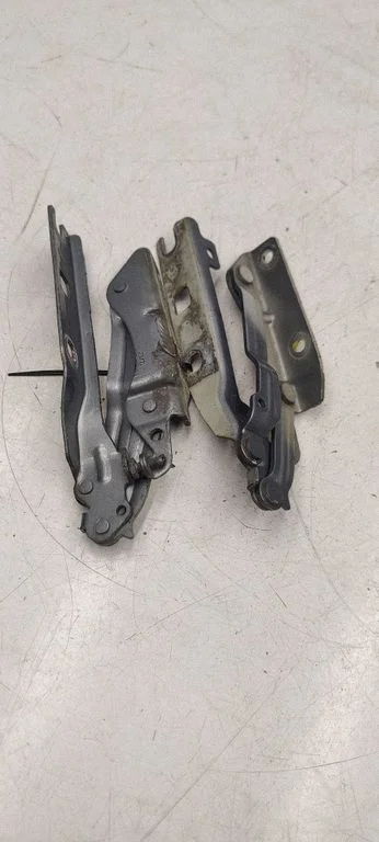 Engine bonnet/hood hinges – Volkswagen Golf VI (2008-2013)