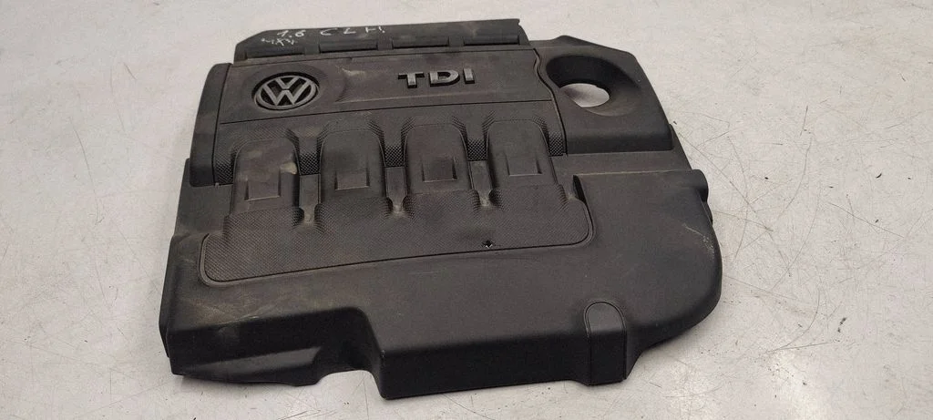 Mootori kate (kaunistus) – Volkswagen Golf VII (2013-2019)