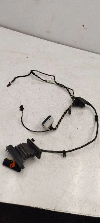 Rear door wiring loom – Volkswagen Golf VI (2008-2013)