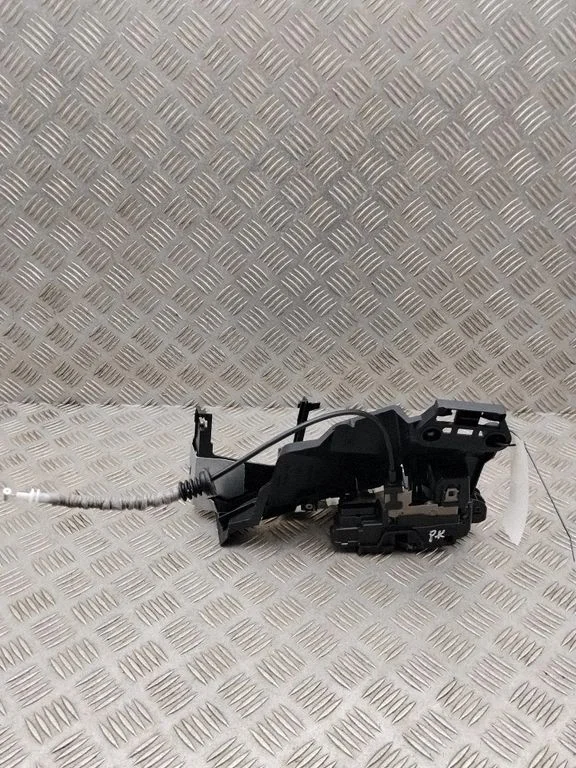 Coupe door lock (next to the handle) 31349894