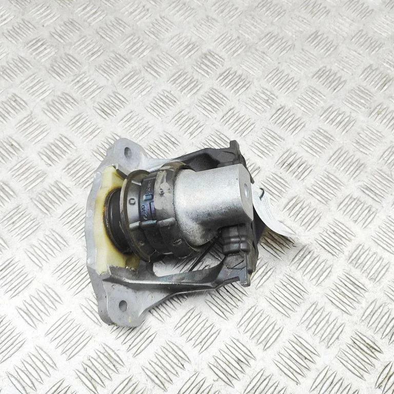 Engine mount bracket 32411650