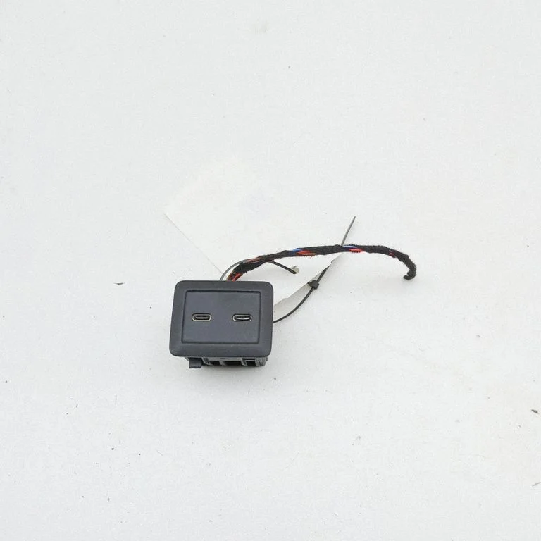 USB socket connector – Mercedes-Benz GLC-Class C253 (2016-)